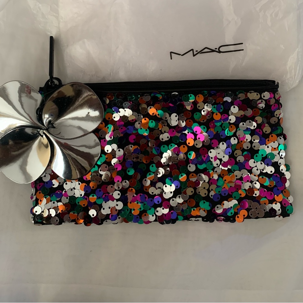 MAC sparkling makeup bag with detachable charm. It’s fabulous!